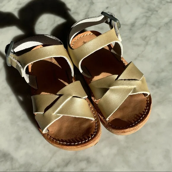 Freshly picked sandals - Picture 1 of 4